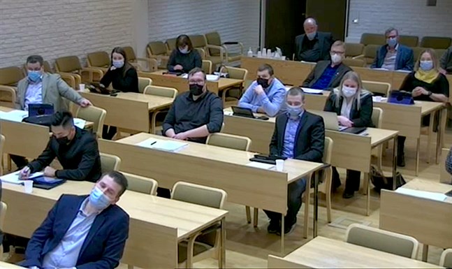 Närpes vill fortsättningsvis vara tvåspråkigt, beslöt fullmäktige enhälligt på måndagskvällen. Det ger 2,1 miljoner euro per år.