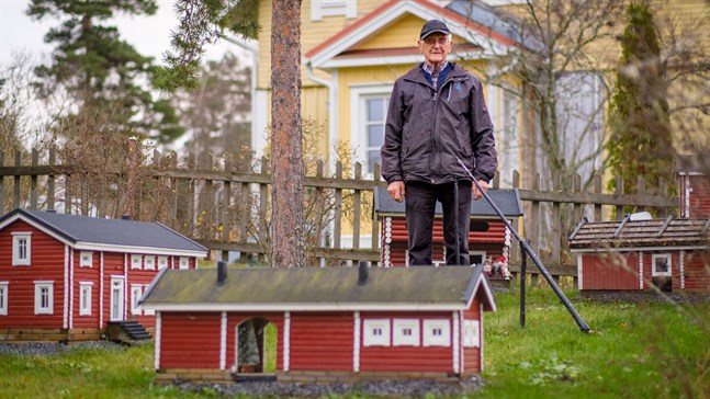 Christer Kackur började bygga miniatyrer i samband med att han blev pensionär.
