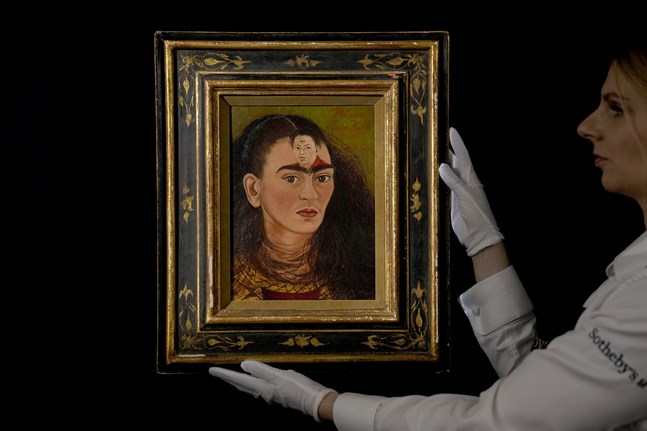 Frida Kahlo gjorde sitt självporträtt 1949, fem år före sin död.