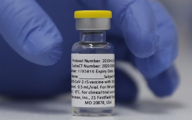 Covid-19-vaccin från amerikanska Novavax under tester i London i fjol.