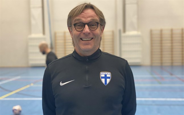 Assisterande damlandslagstränaren Lars Mosander ska nu börja hjälpa Krafts juniorer och juniortränare.