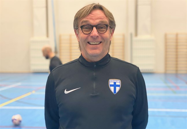Lars Mosander, assisterande tränare i damlandslaget, börjar hjälpa Krafts juniorer och juniortränare.