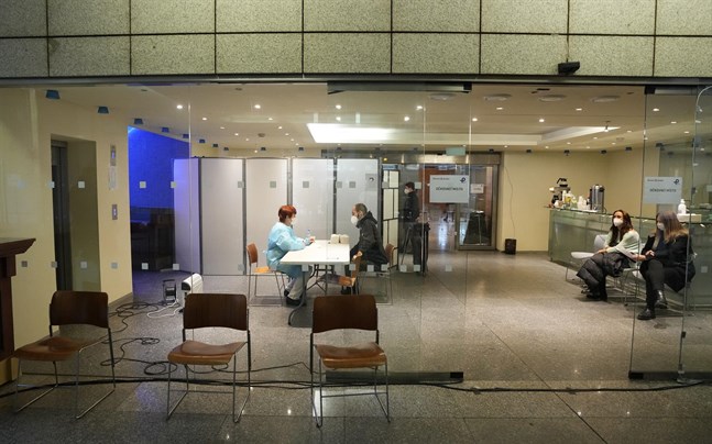 Ett vaccinationscenter upprättat i Nationalteatern i Prag. Från och med måndag får ovaccinerade inte besöka restauranger och evenemang.
