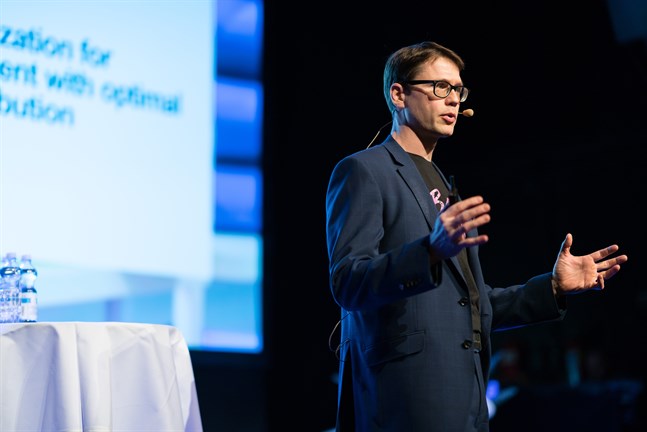 Mikko Kärkkäinen på bolaget Relex tog emot presidentens internationaliseringspris på fredagen. Relex premieras för ny programvara som effektiverar företagens logistik.