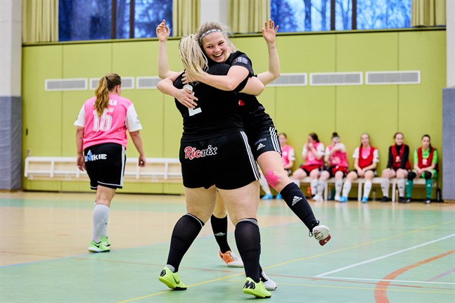 Reaktionerna efter Maiju Kuivilas 3–2-mål.