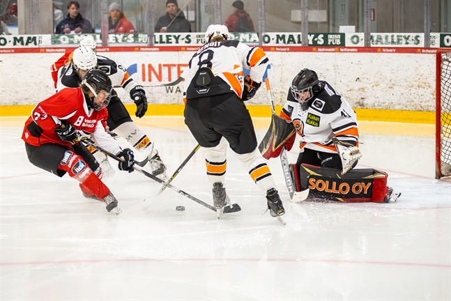 Sports damer fick aldrig hål på ex-landslagsmålvakten Noora Räty.