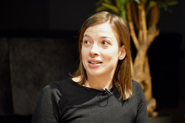 – Regeringens beslutar hur barns och ungas liv kommer att se ut om fem, tio och tjugo år, säger Li Andersson, Vänsterförbundets ordförande.