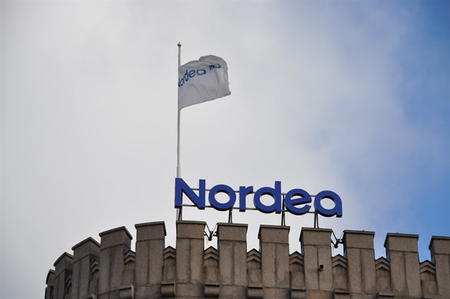 Det är oklart hur länge det kan ta att åtgärda problemet i Nordeas nät- och mobiltjänster.