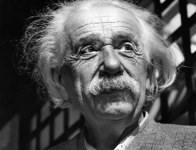 Ett manuskript handskrivet av Albert Einstein och hans kollega Michele Besso ska säljas på auktion.