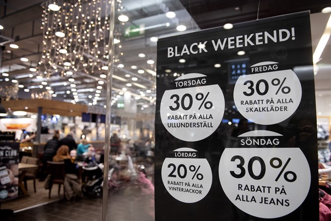 Black Friday, Black Week, Black Weekend. Reorna står som spön i backen. Men allt är inte guld som glimmar. Arkivbild.