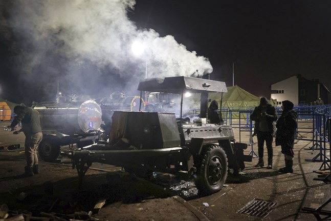 Migranter, fotograferade vid ett fältkök vid gränsen mellan Belarus och Polen.