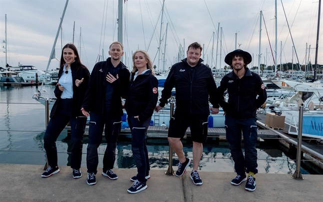 De som ska segla över Atlanten är Sara Forsberg, Jarno Laasala, Anne Kukkohovi, Michael Björklund och Pete Parkkonen.