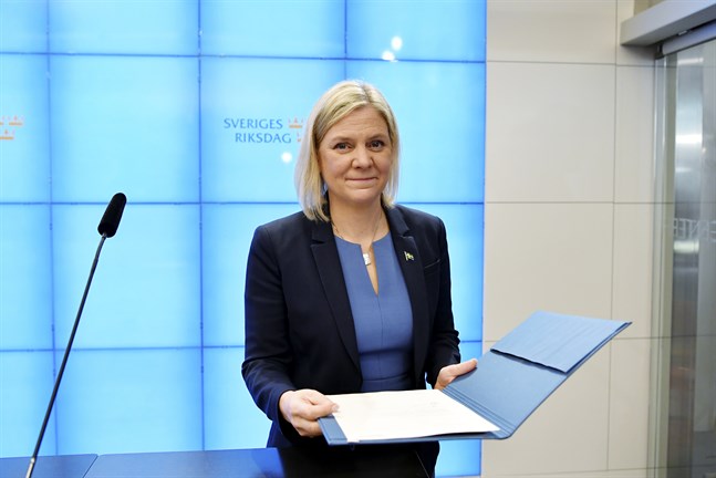 Magdalena Andersson (S) – tillträdde och begärde sig entledigad samma dag. En ny statsministeromröstning blir följden av att MP hoppar av regeringen.