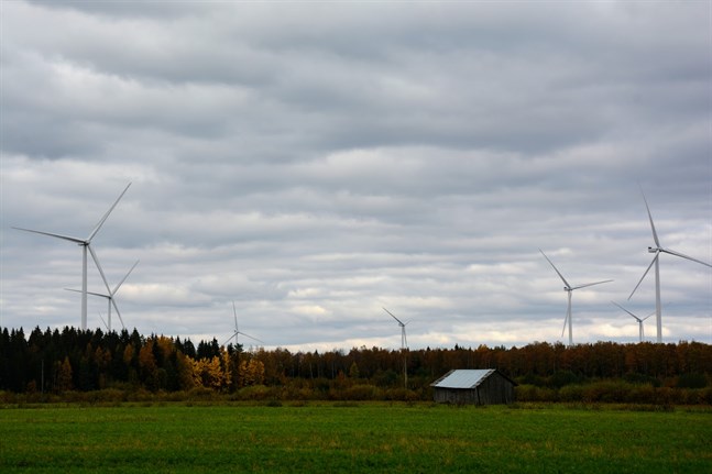 Pedersöre behöver inte vindkraft för att nå klimatmålen, anser skribenten. Bilden är från Närpes.