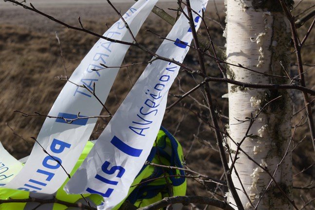 Enligt ett meddelande som räddningsverket skickade ut i går kväll skedde dikeskörningen på en raksträcka.