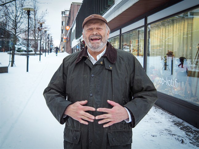 "Hästprästen", eller den skrattande prästen som Peter Kankkonen också kallas, använder ofta humor i både text och tal.