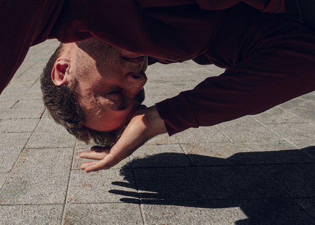 Pontus Linder ingår i det finländska landslaget i breakdance.