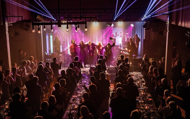 Middagsshowen "Brinn Jeppis Brinn" togs väl emot av publiken i Jugendsalen hösten 2021.