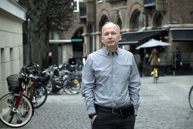 Rysslandskännaren Kalle Kniivilä arbetar i dag som journalist på Sydsvenskan. Han har skrivit fem böcker om Ryssland, bland andra "Putins folk" och "Krim tillhör oss".