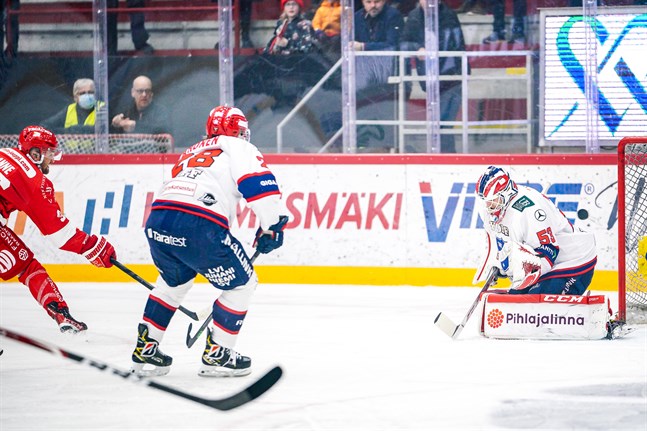 Tyler Nanne satte 1–0 bakom HIFK-keepern Niilo Halonen i första perioden. I andra åkte Nanne på en otäck skada.