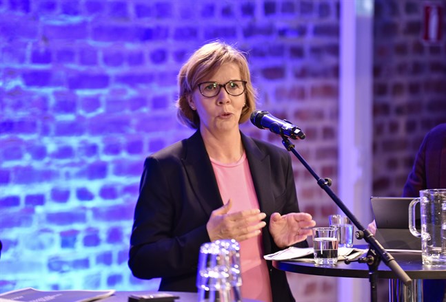 – Personligen anser jag att det är jätteviktigt att uppdatera strategin tillräckligt ofta. Tio år är en ganska lång period. Jag är glad att vi nu har en strategi som antagligen kan vara aktuell i ett antal år framåt, säger justitieminister Anna-Maja Henriksson (SFP).