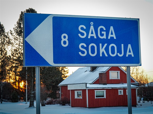 Tryckfelsnisse var i farten när denna vägskylt blev gjord. Såka fick nytt namn.