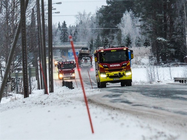 Två personer skadades i frontalkrocken på Jakobstads omfartsväg i fredags.