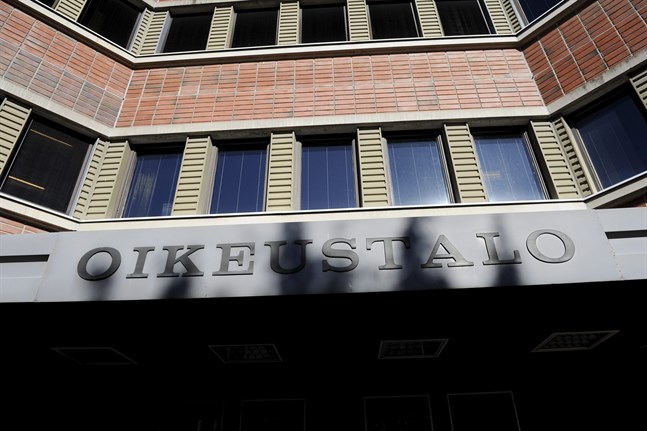 De fem männen häktades i Satakunta tingsrätt förra fredagen, misstänkta för att ha planerat ett terrorbrott.