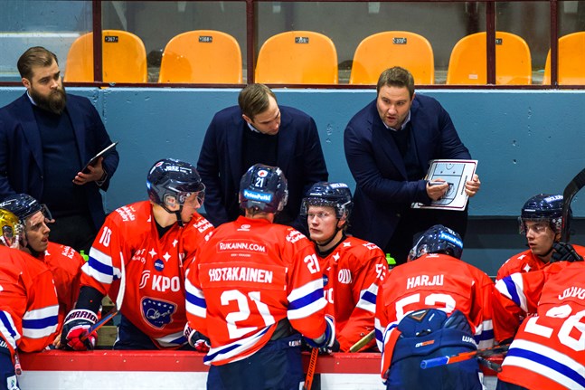 Tränaren Jere Härkälä tog time-out i slutet, men ingenting hjälpte. Hermes kammade noll i lördagens hemmamatch.