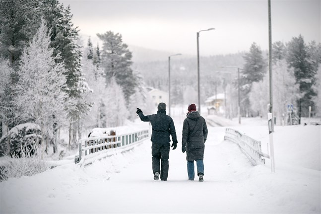 Början av december har varit ovanligt kall i hela landet. Men snart svänger det.