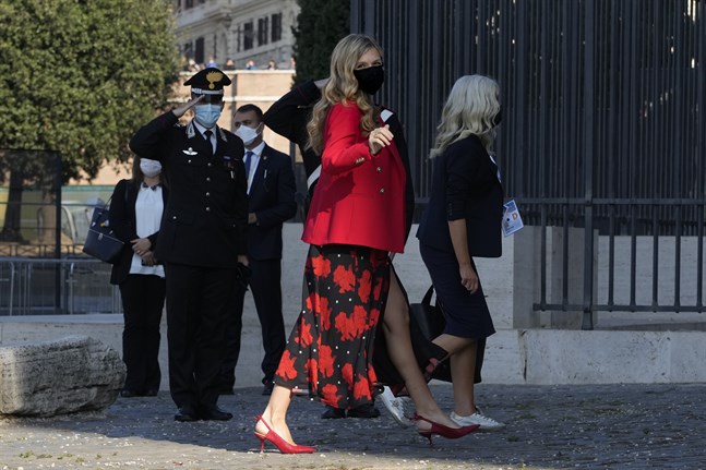Den brittiska premiärministerhustrun Carrie Symonds som gravid. Bild från G20-mötet i Rom i oktober.