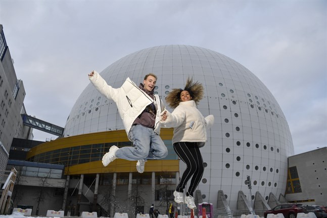 Jacqline Mossberg Mounkassa och Birkir Blær gör i kväll upp i "Idol"-finalen på Avicii Arena i Stockholm.