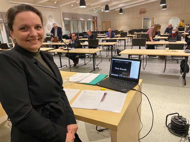 Nykarlebys nya förvaltningschef Anna Käcko-Englund debuterade på torsdagens fullmäktige, som var hennes andra dag på nya jobbet.