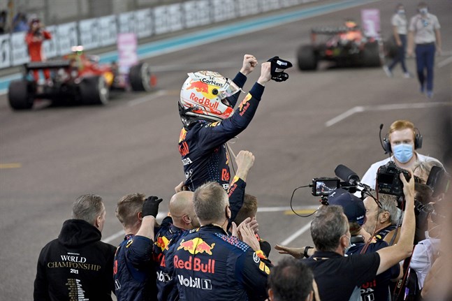 Max Verstappen och Red Bull-stallet fick fira världsmästartiteln på söndagen.