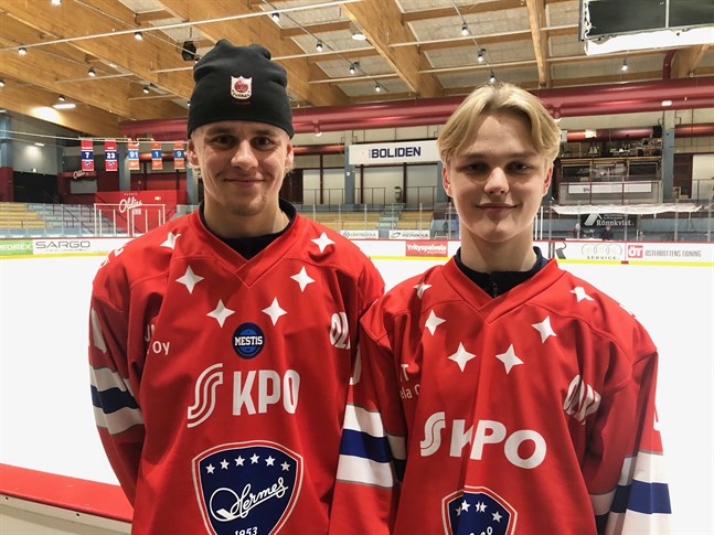 Casper Käld (v) från Larsmo och William Åkerlund från Sandsund är två som ingår i hela regionens Hermes-U20.