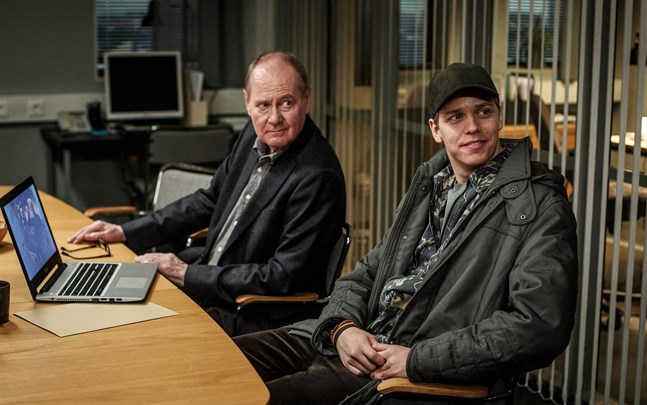 Peter Haber som Martin Beck och Valter Skarsgård som hans barnbarn Vilhelm Beck i en scen ur de nya "Beck"-filmerna.
