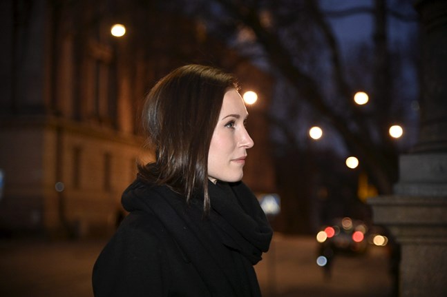 Statsminister Sanna Marin har samlats i ett möte tillsammans med ministrarna för att diskutera coronaläget och om ytterligare tuffare restriktioner kommer införas.