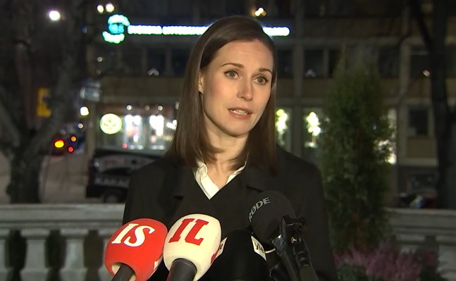 Statsminister Sanna Marin berättar om kommande restriktioner.