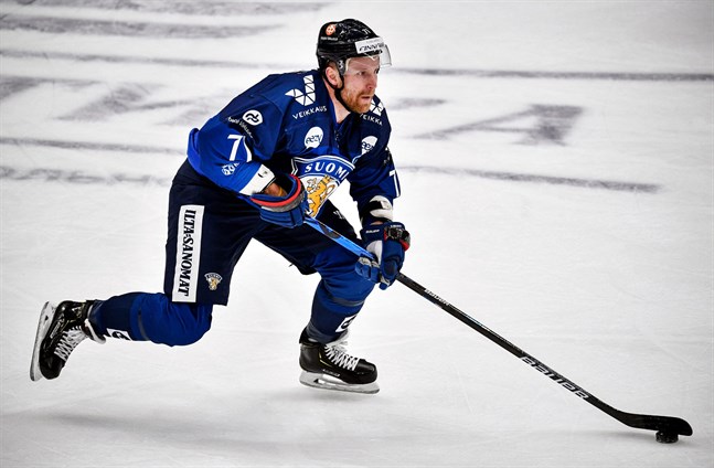 Leo Komarov har deltagit i OS en gång. I Sotji 2014 blev det brons efter att Finland besegrat USA med 5–0 i Teemu Selännes sista match i landslagströjan.