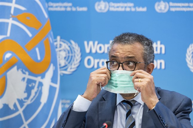 WHO:s chef Tedros Adhanom Ghebreyesus varnar rika länder för att sätta för stor tilltro till påfyllnadsdoser av vaccin mot covid-19.