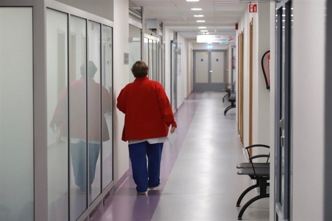 Sammanlagt 307 coronapatienter vårdas just nu på sjukhus. Av dem får 59 intensivvård, enligt Institutet för hälsa och välfärd.