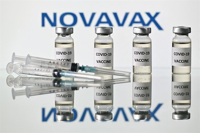 Novavax vaccin mot covid-19 godkändes av EU-kommissionen i slutet av december. Över 30 000 doser väntas nå Finland under början av 2022.