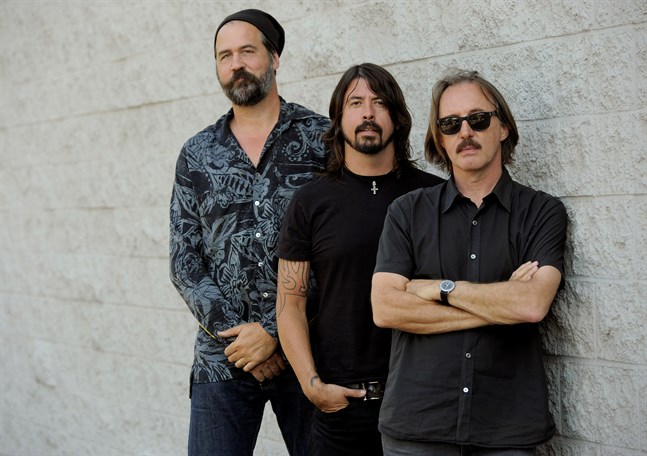 Nirvana-medlemmarna Krist Novoselic och Dave Grohl tillsammans med producenten Butch Vig vid 20-årsjubileet av albumet "Nevermind" 2011.