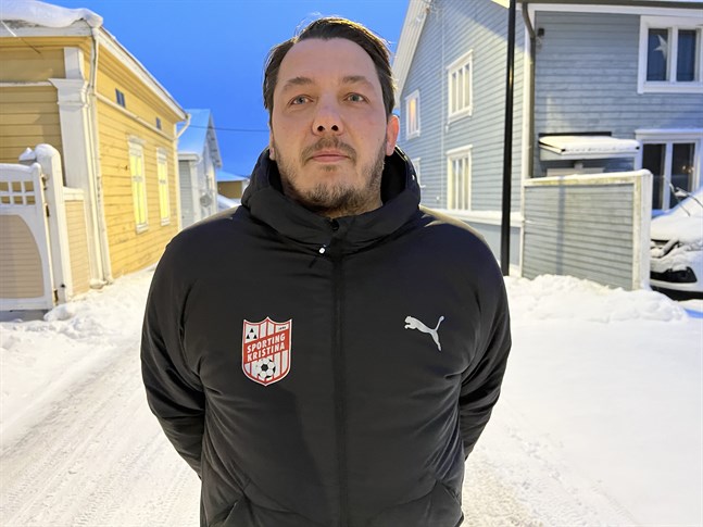 Richard Lähteenmäki fortsätter träna Sporting Kristina i division 3.