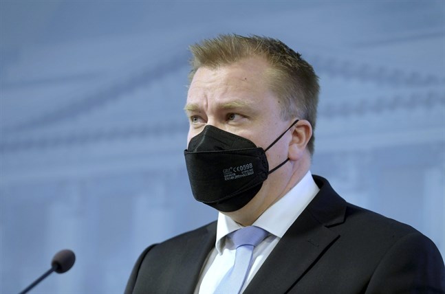Social- och hälsovårdsministeriet har bett Försvarsmakten att bistå med personer som kan hjälpa till i kampen mot coronan. Försvarsminister Antti Kaikkonen (C) har kommenterat uttalandet.
