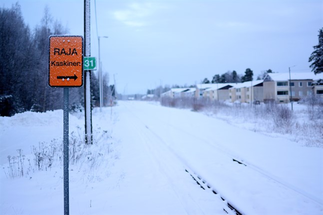 Österbottens förbund och Södra Österbottens förbund kräver pengar från staten för att trygga trafiken på Kasköbanan också i framtiden.