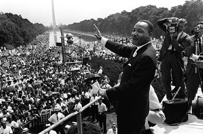 Pastor Martin Luther King använde bibeln för att försvara de svartas rätt till frihet i USA på 1960-talet. Men bibelställen har också använts för att försvara slaveri, antisemitism och förtryck av homosexuella. Bibeltexter är inflytelserika och tveeggade, skriver Jesper Svartvik, gästprofessor vid Boston College. Bilden är från medborgarrättsmarschen i Washington DC 1963.