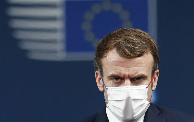 Frankrikes president Emmanuel Macrons förslag om skärpta krav på vaccinpass har antagits av en av den franska nationalförsamlingens två kammare. Arkivbild