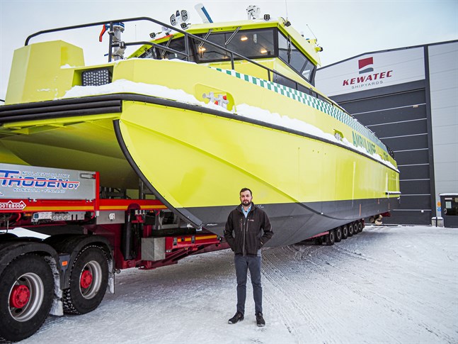 Kewatec AluBoat nyaste båt ambulansbåten Austevolljenta är klar och ska nästa vecka ta sig mot Norge. Enligt fabrikchef Jens Ahlskog kommer katamaranen att användas varje dag av det lokala hälsovårdsverket i Austevoll.