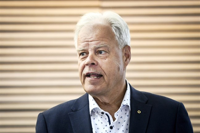 Enligt ordförande Olli Luukkainen är det oklart hur man ska försäkra sig om att skolelever tar de hemmatest som coronaministergruppen förordar.